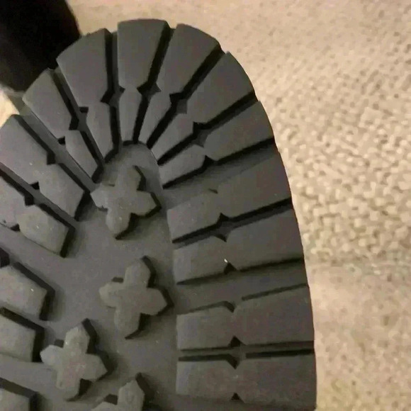 NWT winter  boots with fur inside. Size 38 - Picture 5 of 6